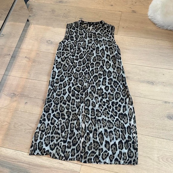 Zara Cheetah Print Sleeveless Button Down - Picture 1 of 3